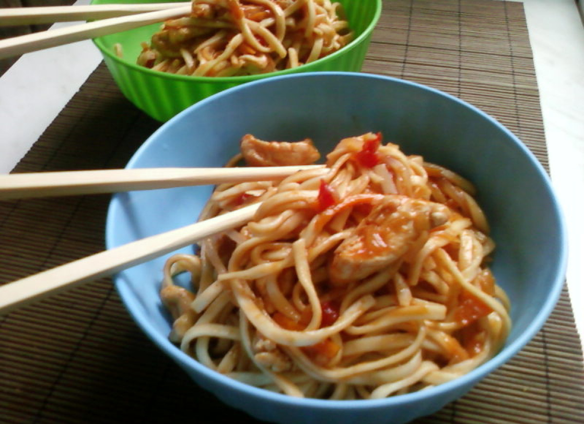 Makaron w sosie słodko kwaśnym