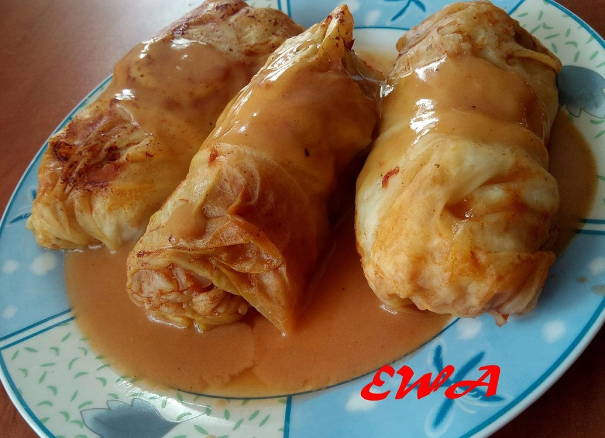 Gołąbki z mięsem, ryżem i pieczarkami