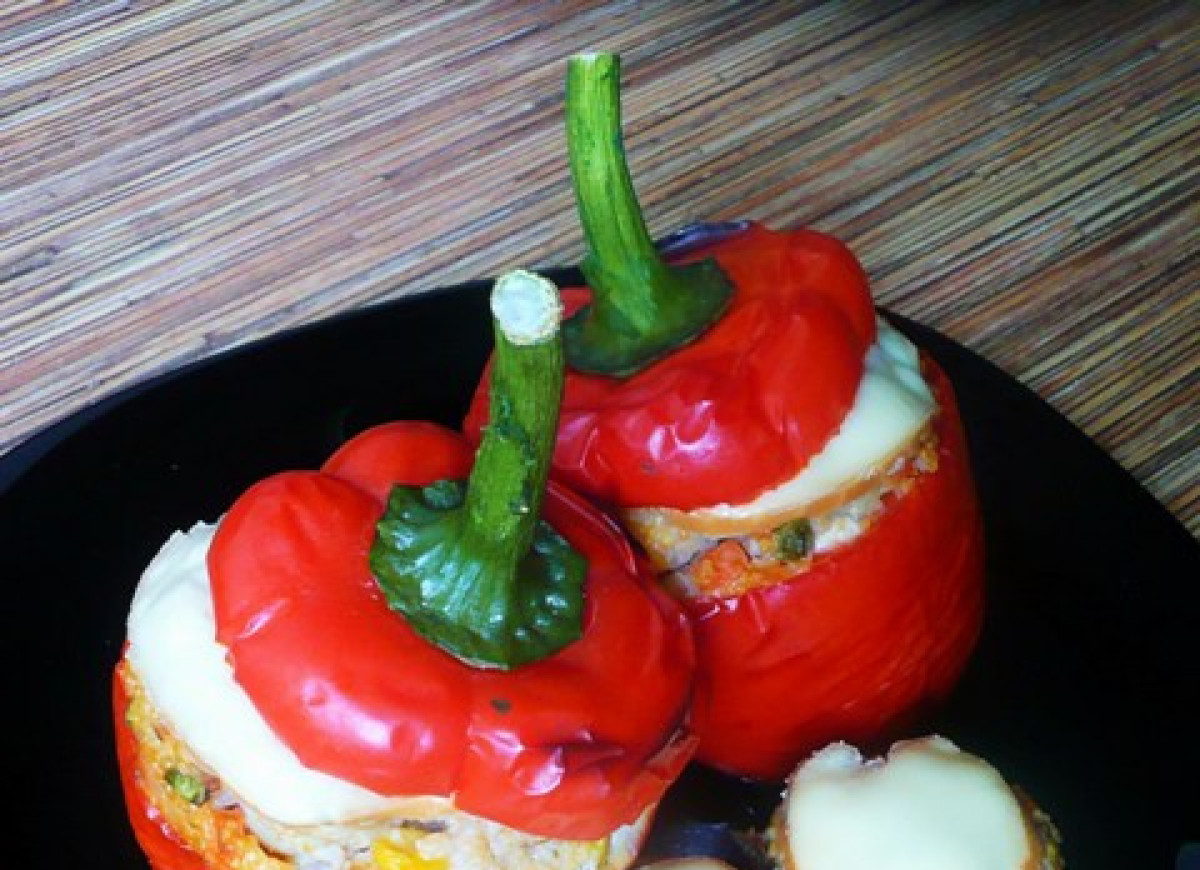 Papryki wege faszerowane kuskusem i warzywami