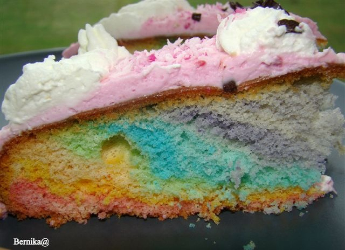 Tęczowy tort