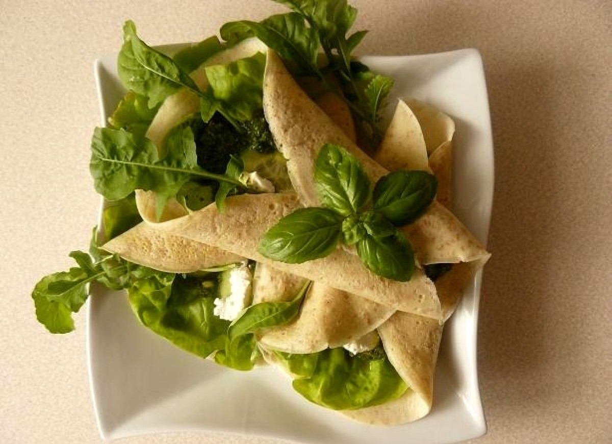 Zielone naleśniki z kozim serem