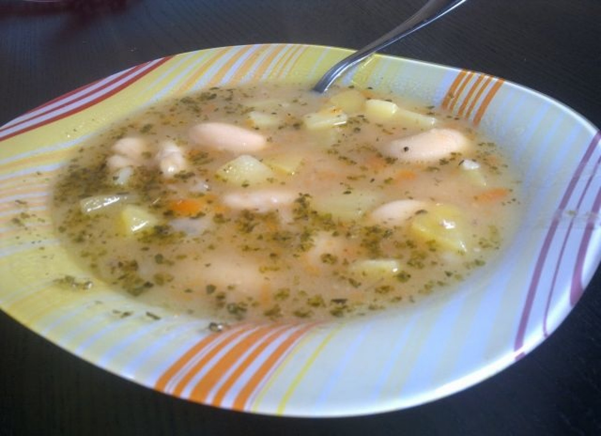 Zupa fasolowa na wędzonce