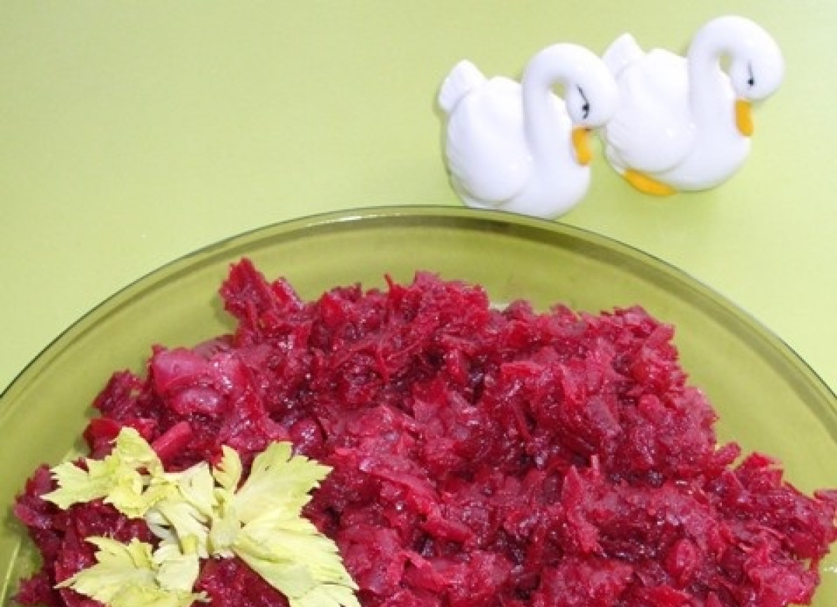 Buraczki zasmazane z cebulka i jablkiem