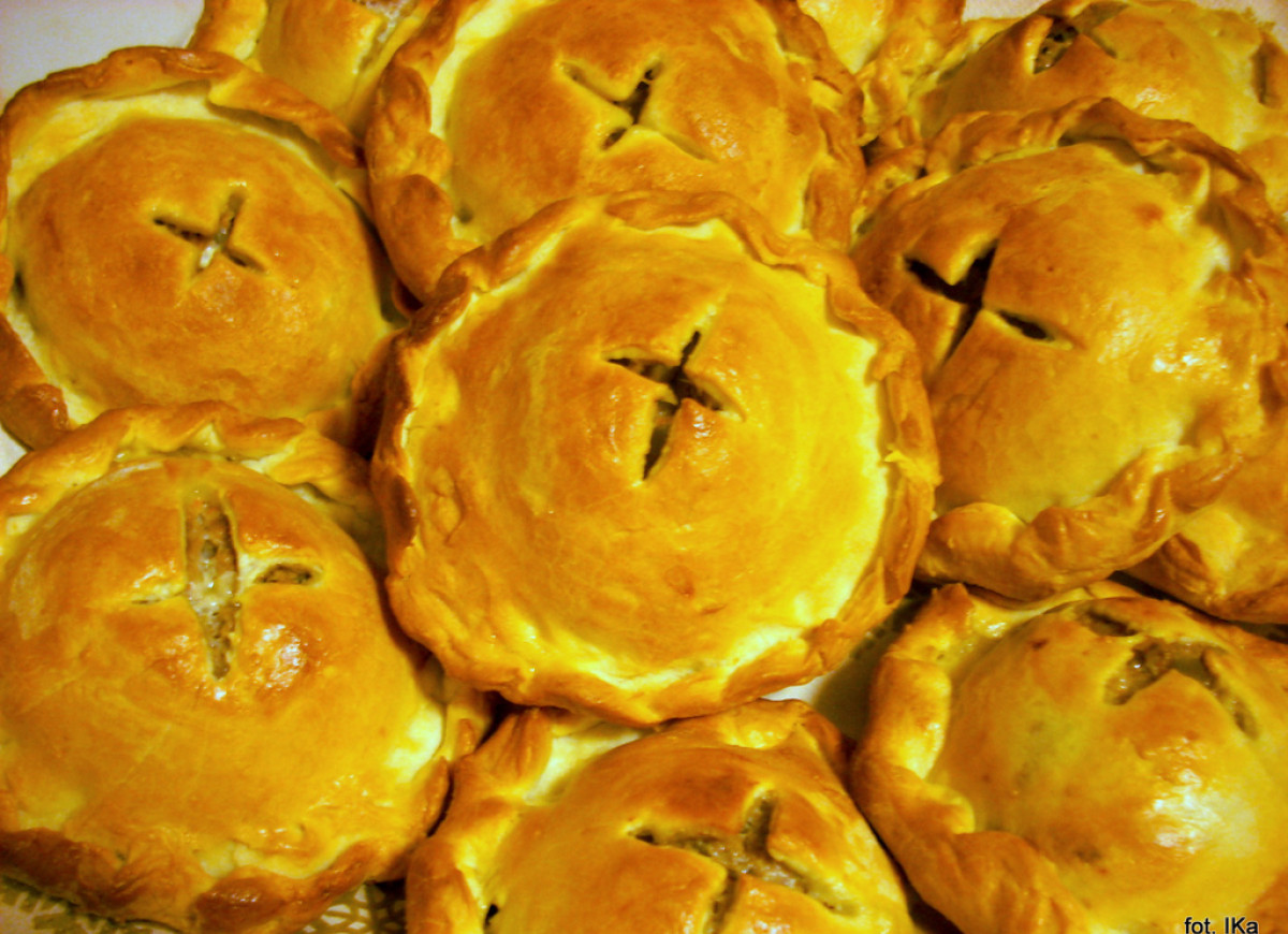 Drożdżowe bułeczki z mięsem