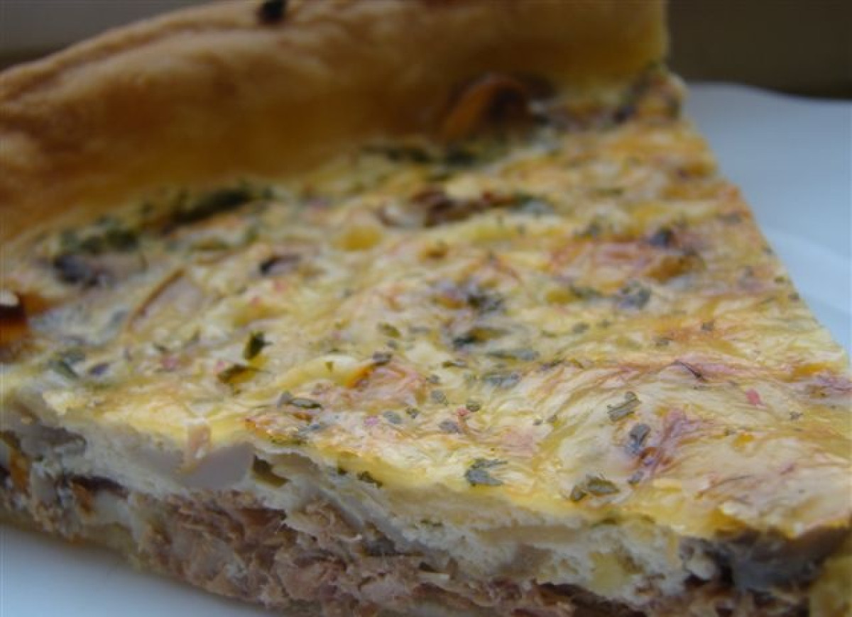 Tarta z tuńczykiem i pieczarkami