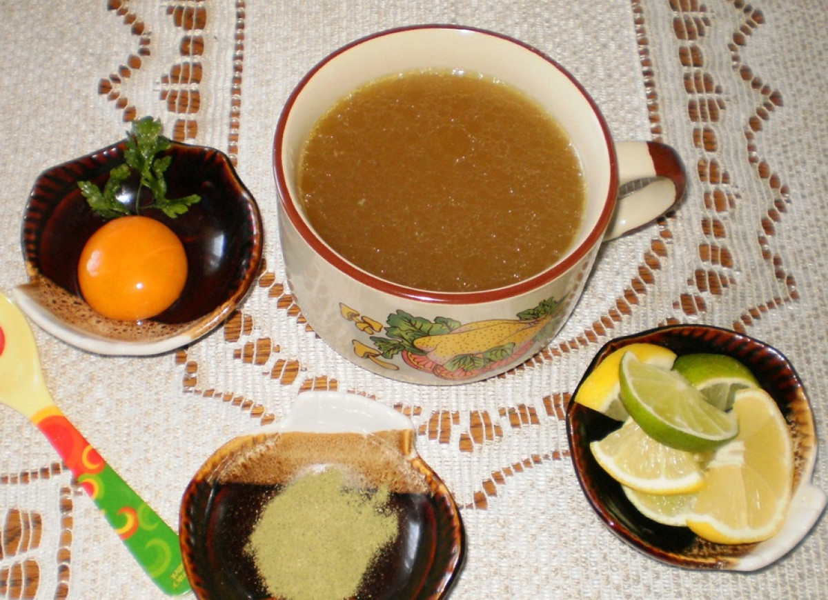 Bulion z żółtkiem  :