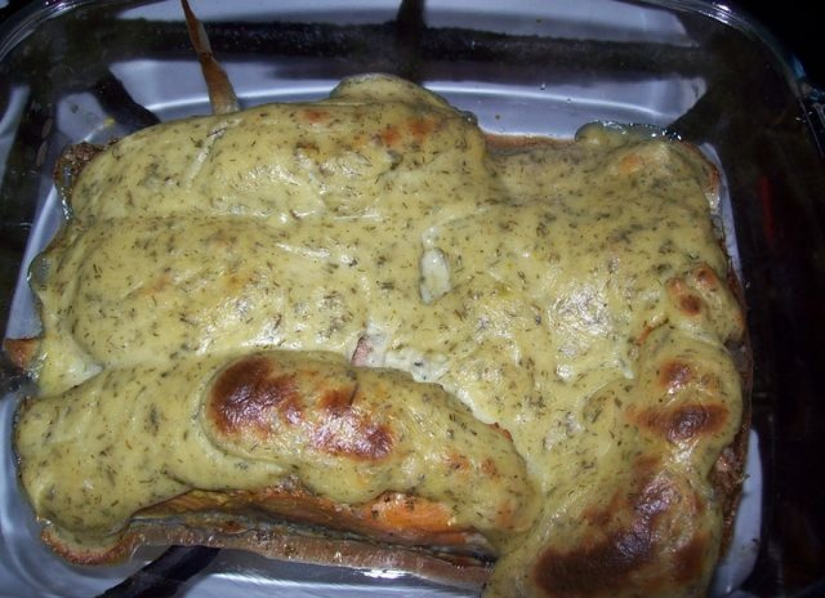 Łosoś zapiekany w sosie śmietanowym