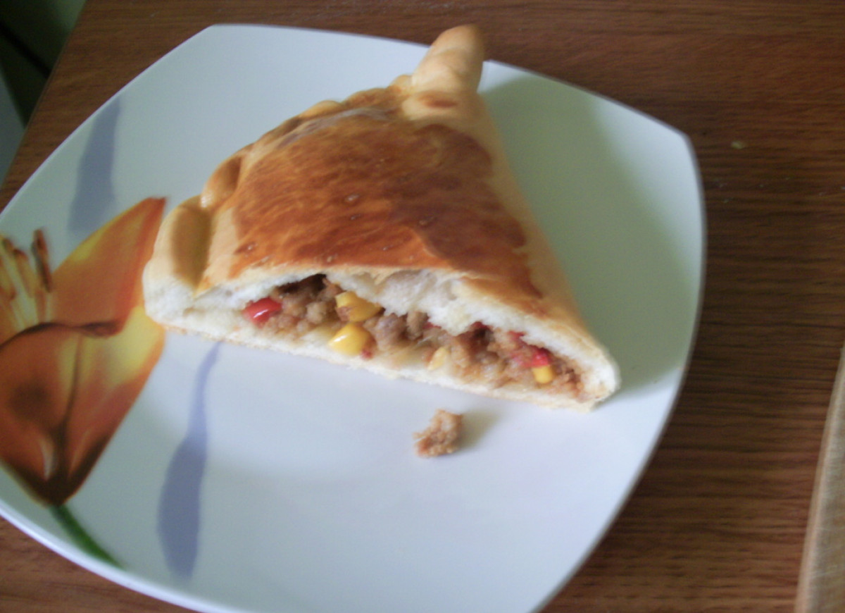 PIERÓG DROŻDŻOWY Z MIĘSEM MIELONYM