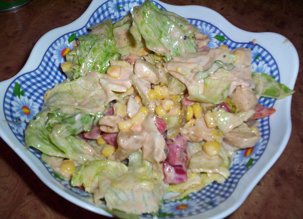 Salatka z kurczakiem i sałatą lodową