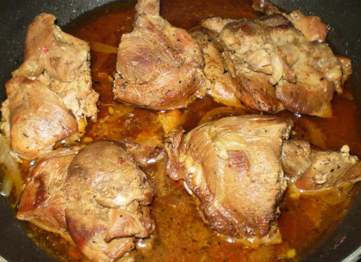 Udziec z indyka w sosie