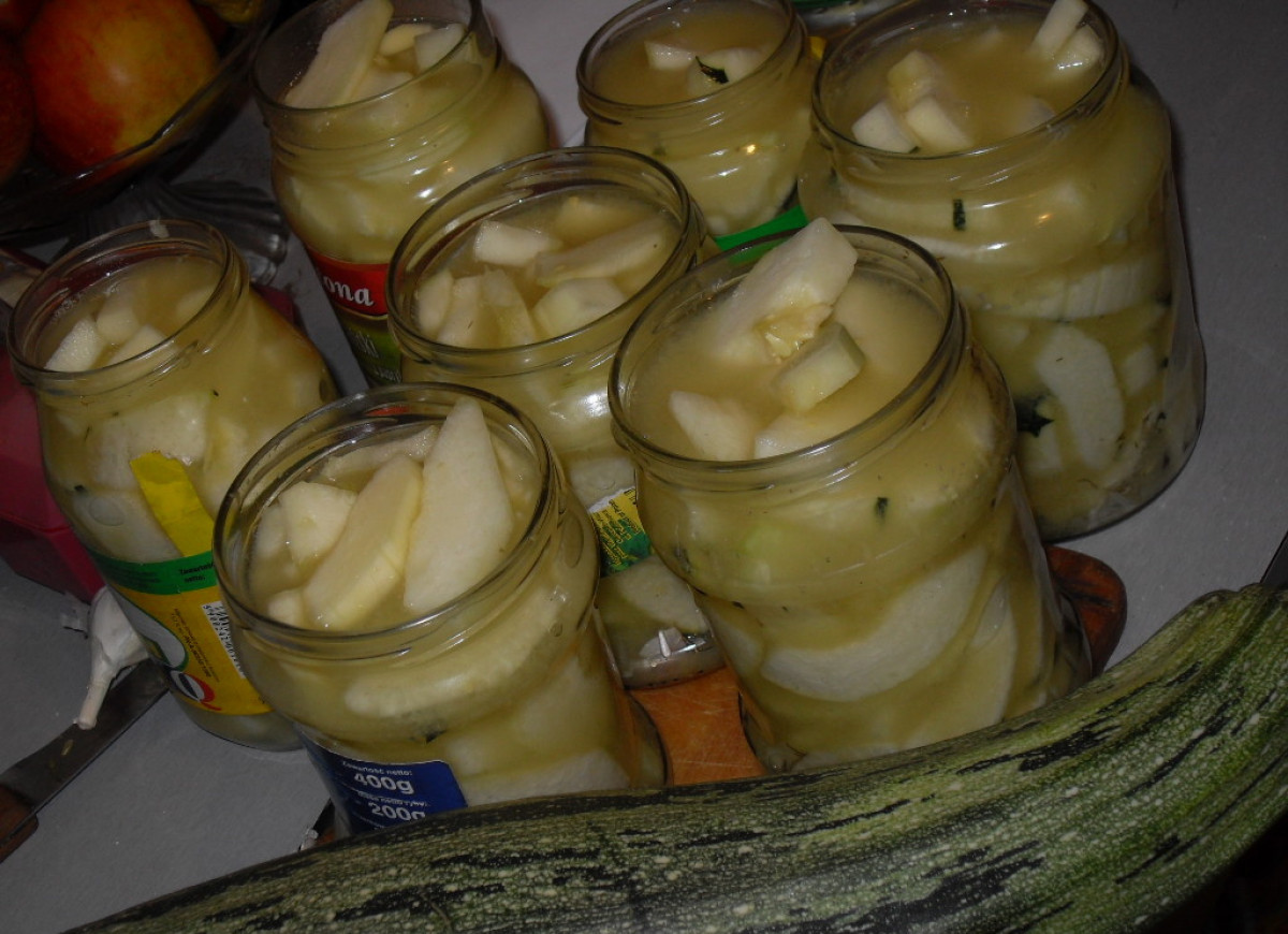 Cukinia w zalewie musztardowej.