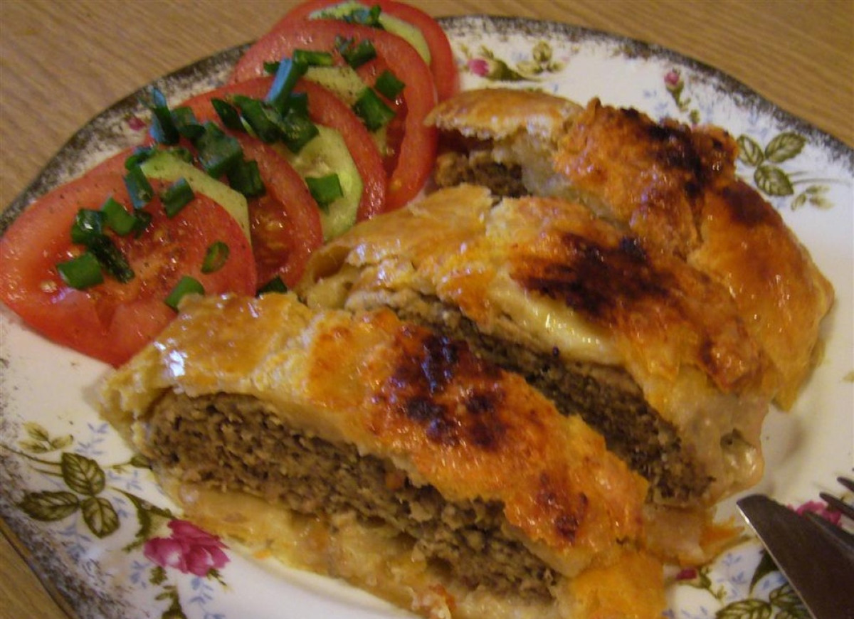 Rolada mięsna w cieście francuskim