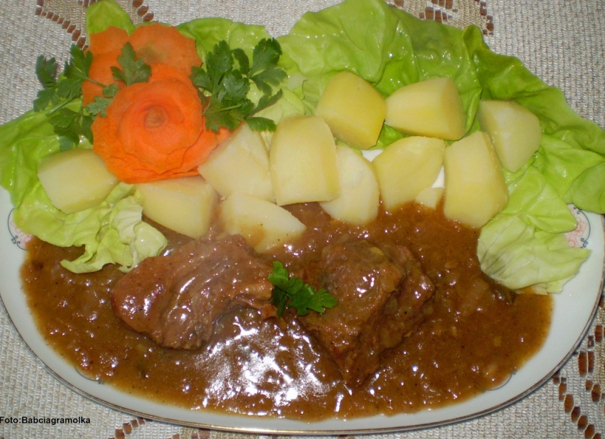 Żeberka cielęce w cebuli :