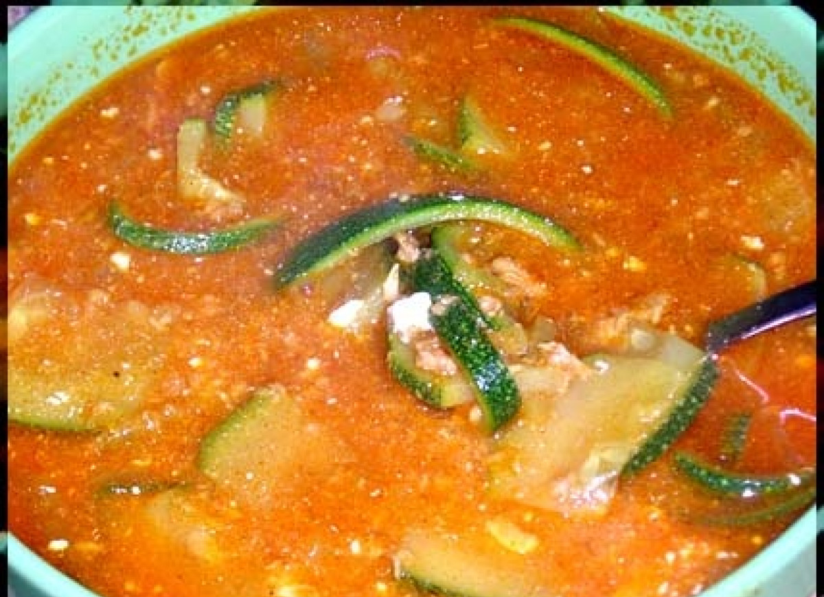 Smaczna zupa z dodatkiem tuńczyka
