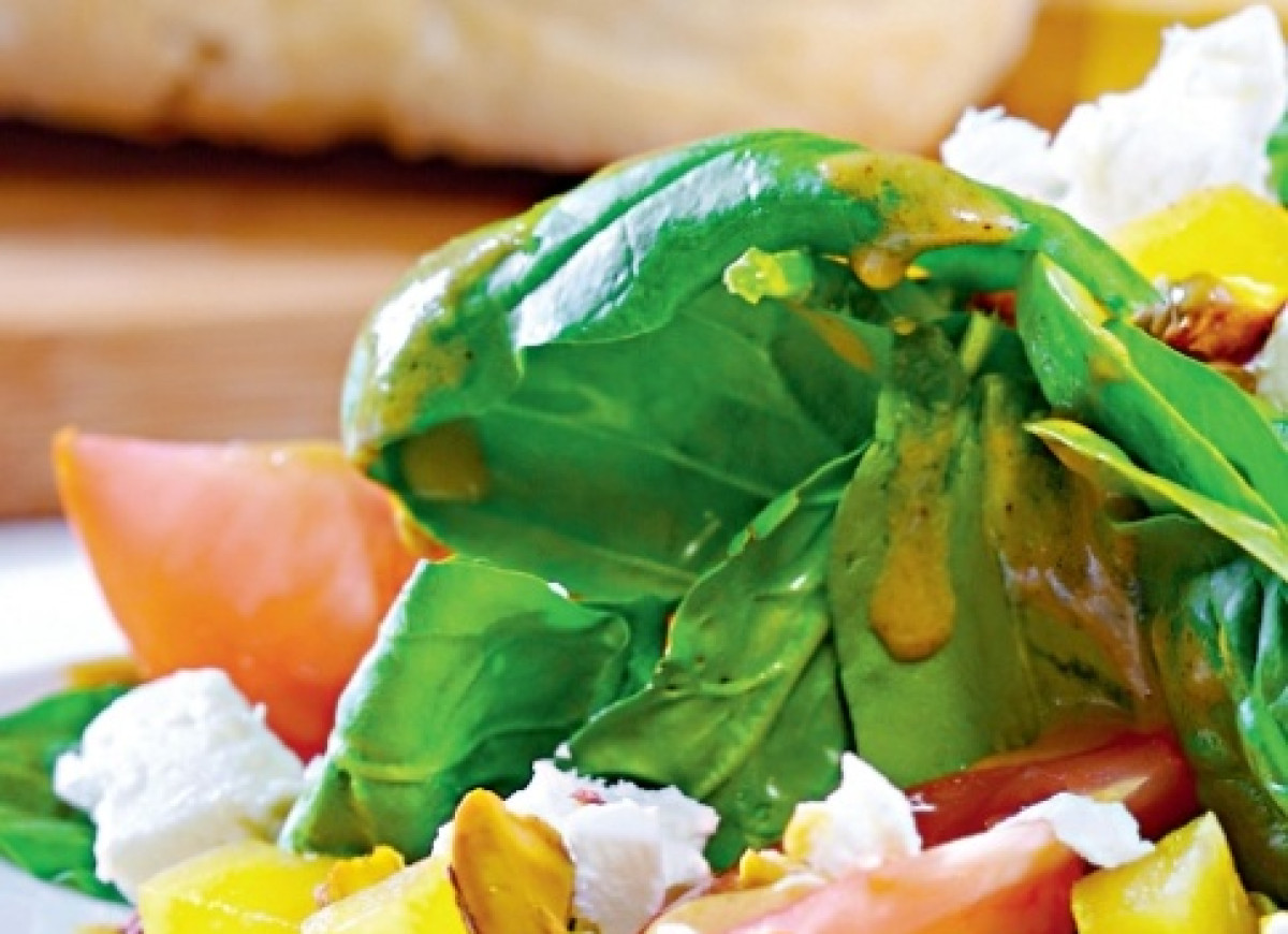 Sałatka ze szpinakiem i mango