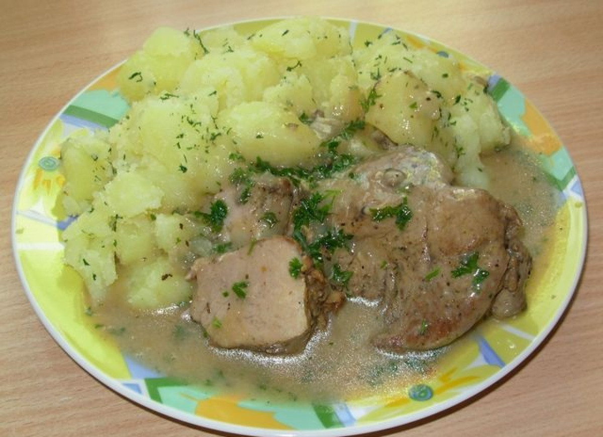 Pieczone mięso w sosie