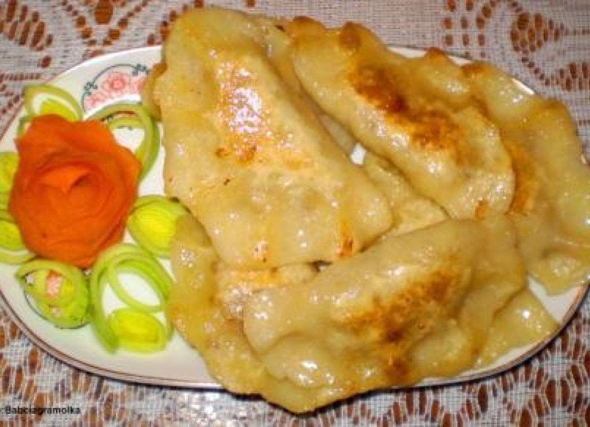 Pierogi z parzonego ciasta :