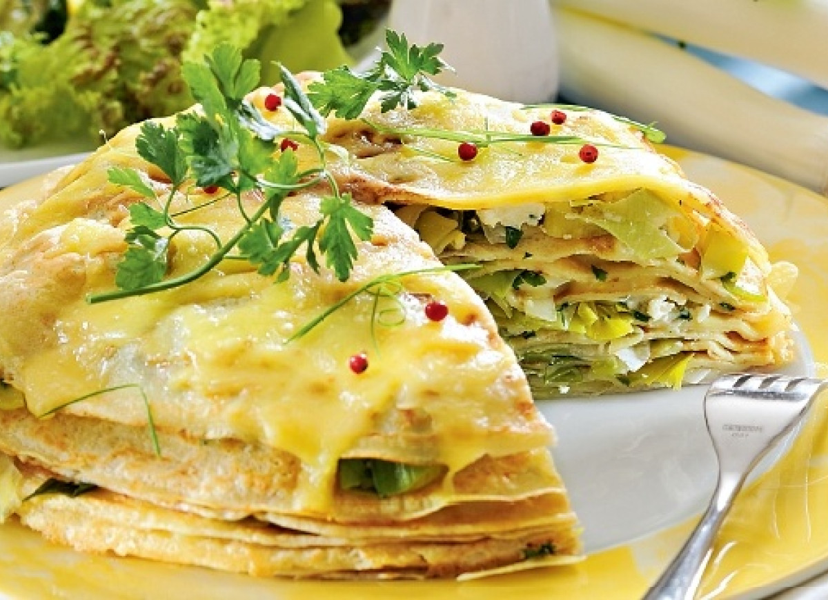 Naleśniki przekładane porami