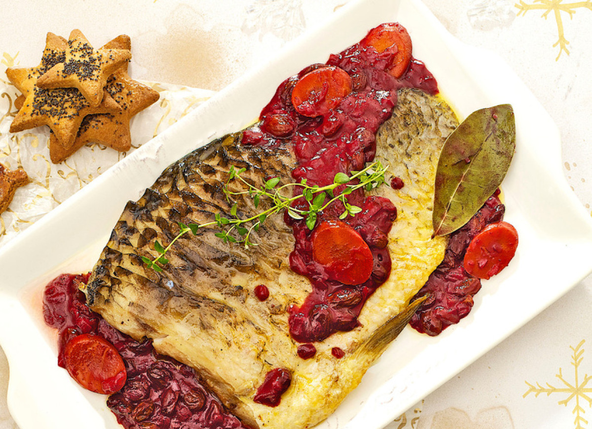 Karp w winnym sosie cebulowym