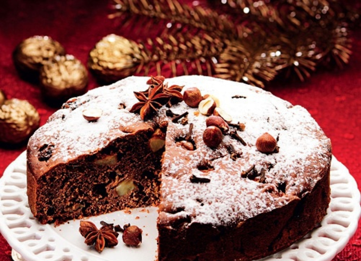 Piernik jabłkowy z orzechami