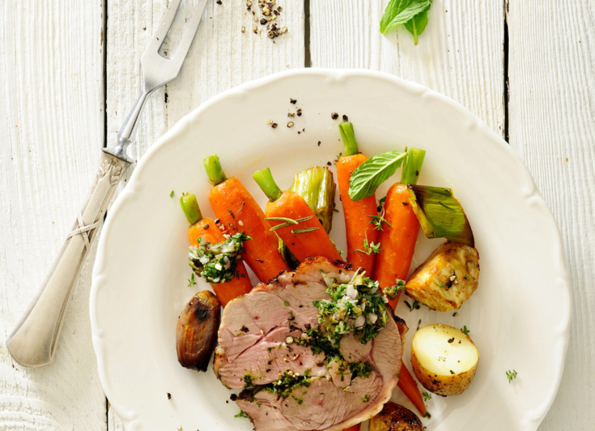 Pieczony udziec z indyka z miętową gremolatą