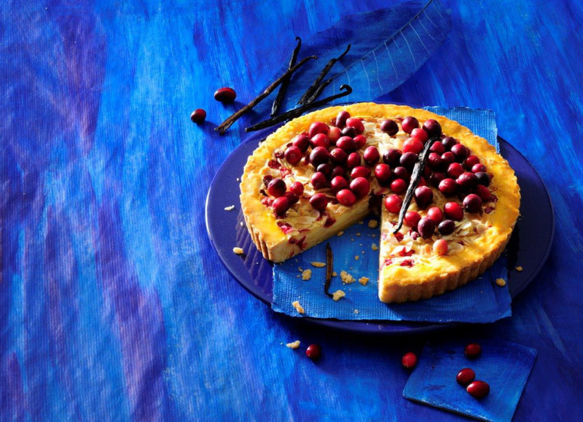 Tarta waniliowa z żurawinami