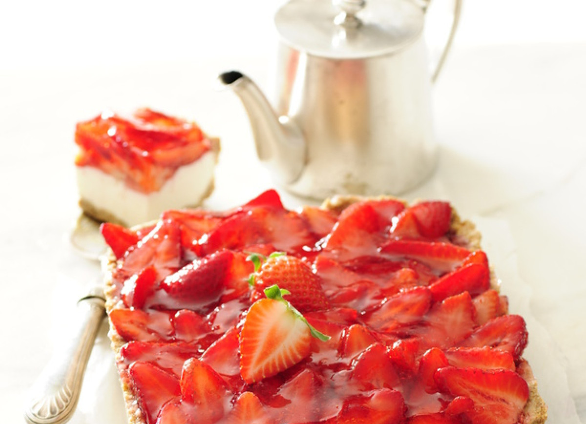 Sernik z truskawkami i galaretką