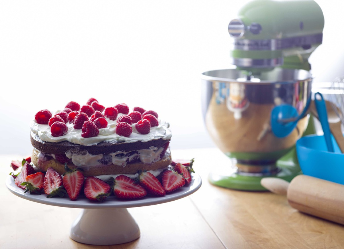 Tort czekoladowy z owocami