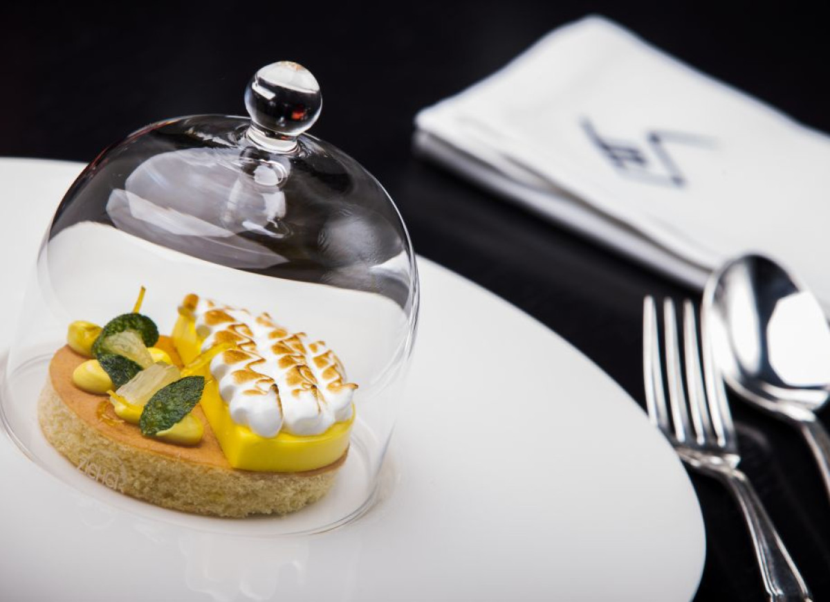 Biszkopt z cytrynową panna cotą