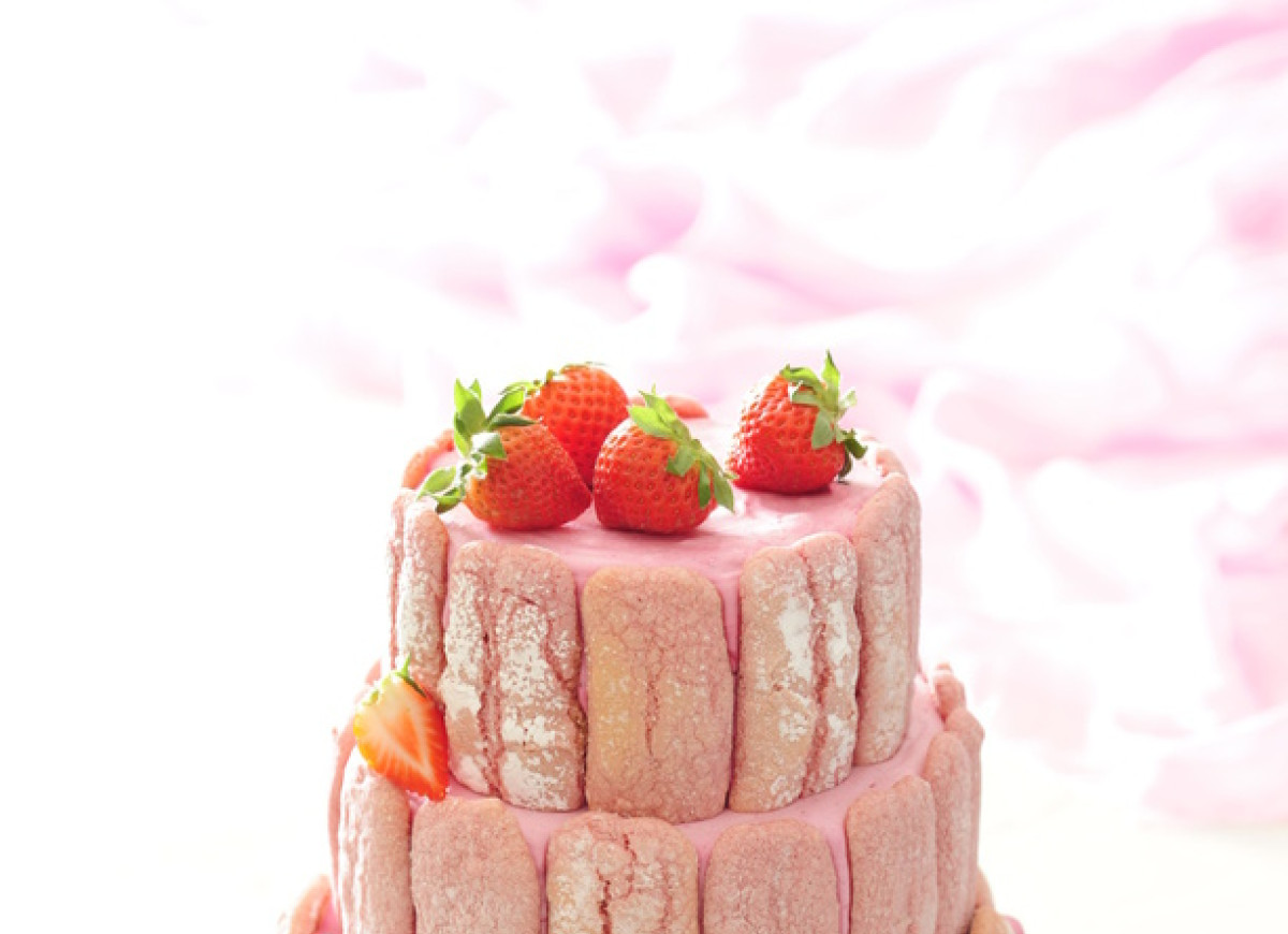 Charlotte z truskawkami