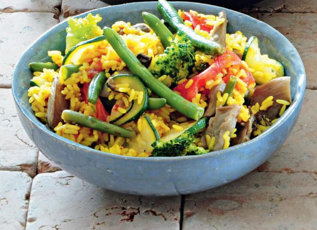 Szafranowy ryż z warzywami