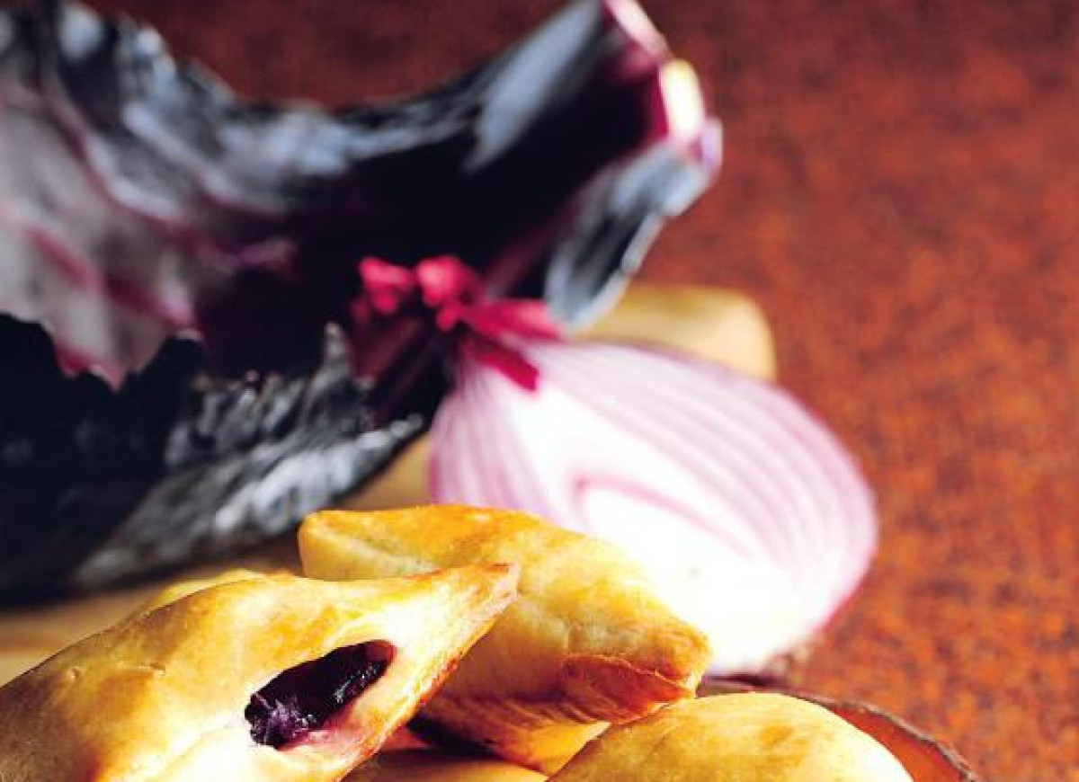 Pierogi pieczone z czerwoną kapustą