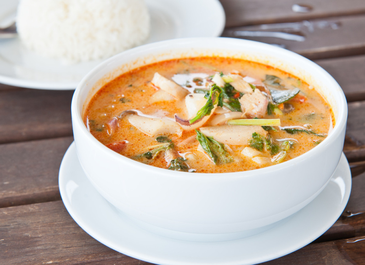 Zupa rybna z pomidorami