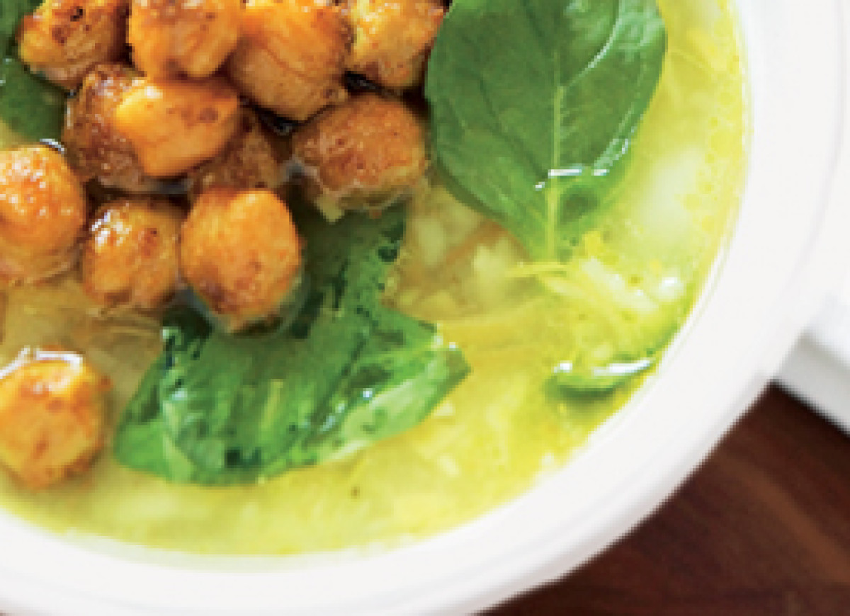 Zupa z ryżem i smażoną ciecierzycą