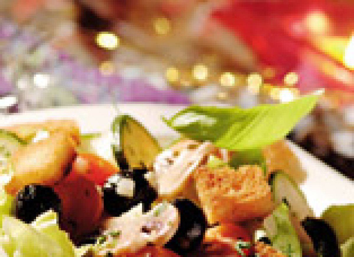 Sałatka z pomidorkami i grzankami