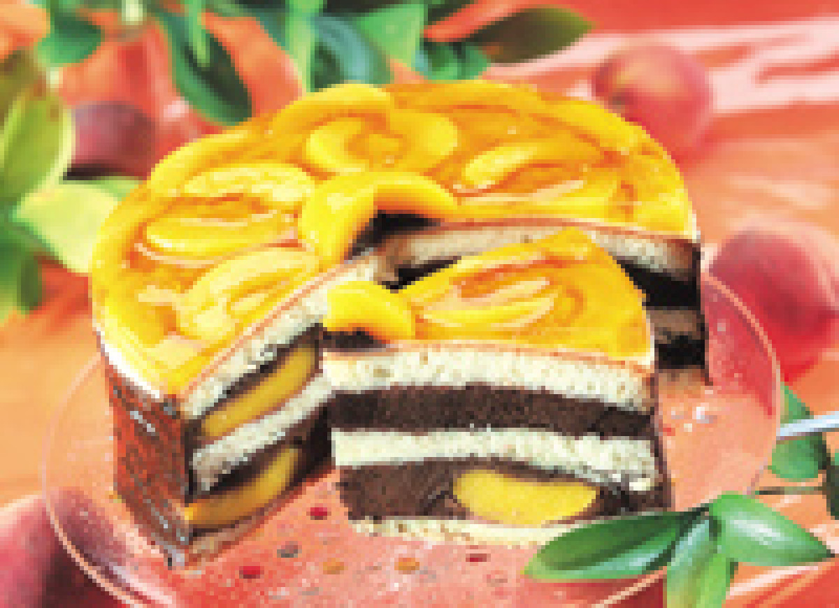 Czekoladowy tort z brzoskwiniami