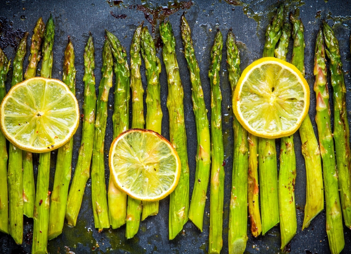 Pieczone zielone szparagi
