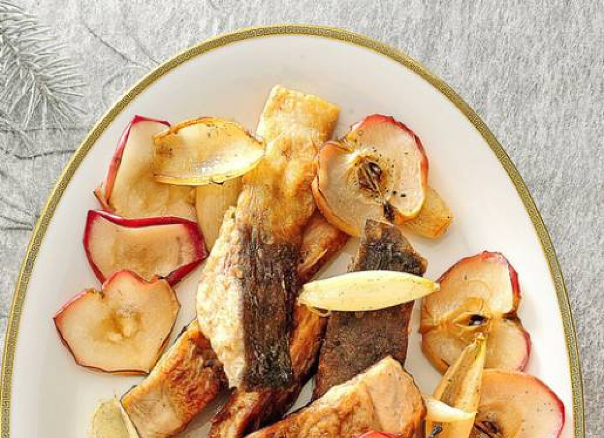 Karp pieczony z jabłkami