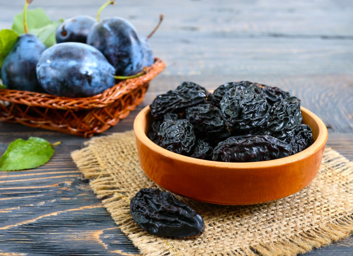 Jak suszyć śliwki? Zobacz 7 sposobów na suszenie owoców