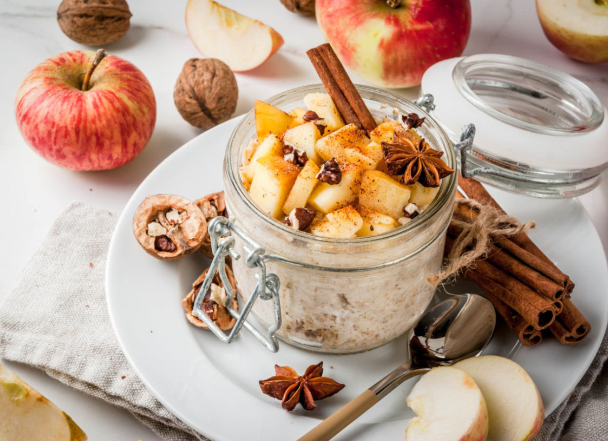 Owsianka z jabłkiem i jogurtem