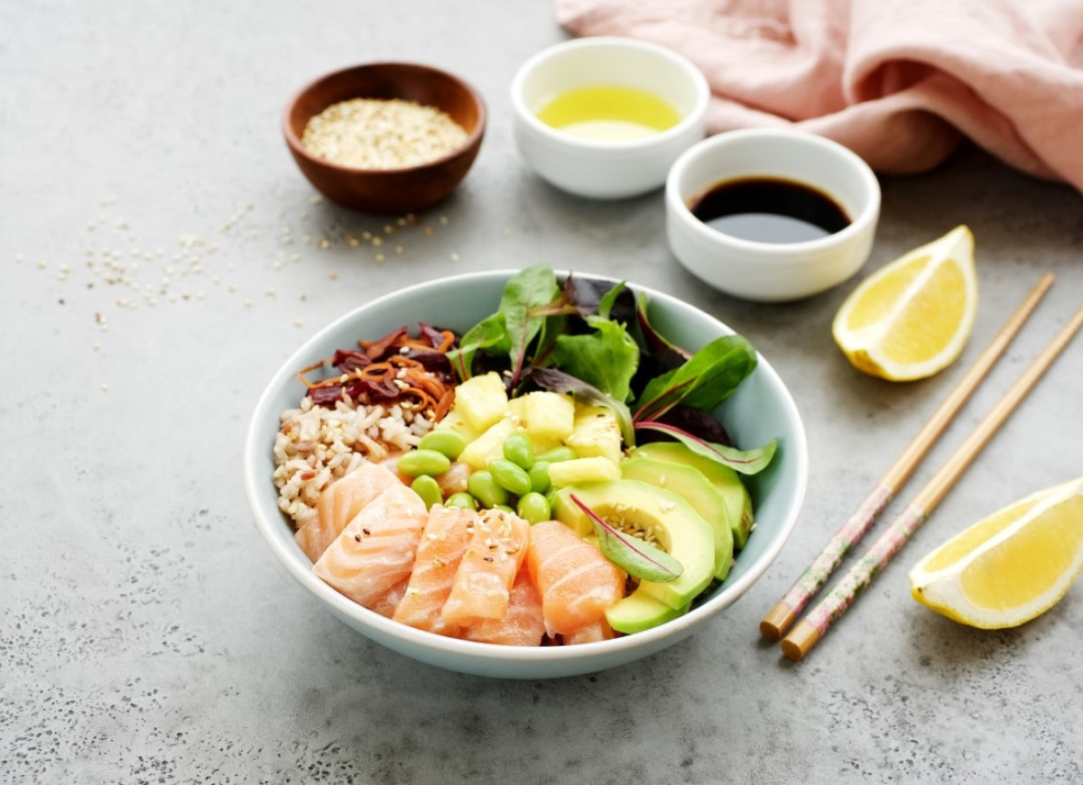 Łosoś poke bowl