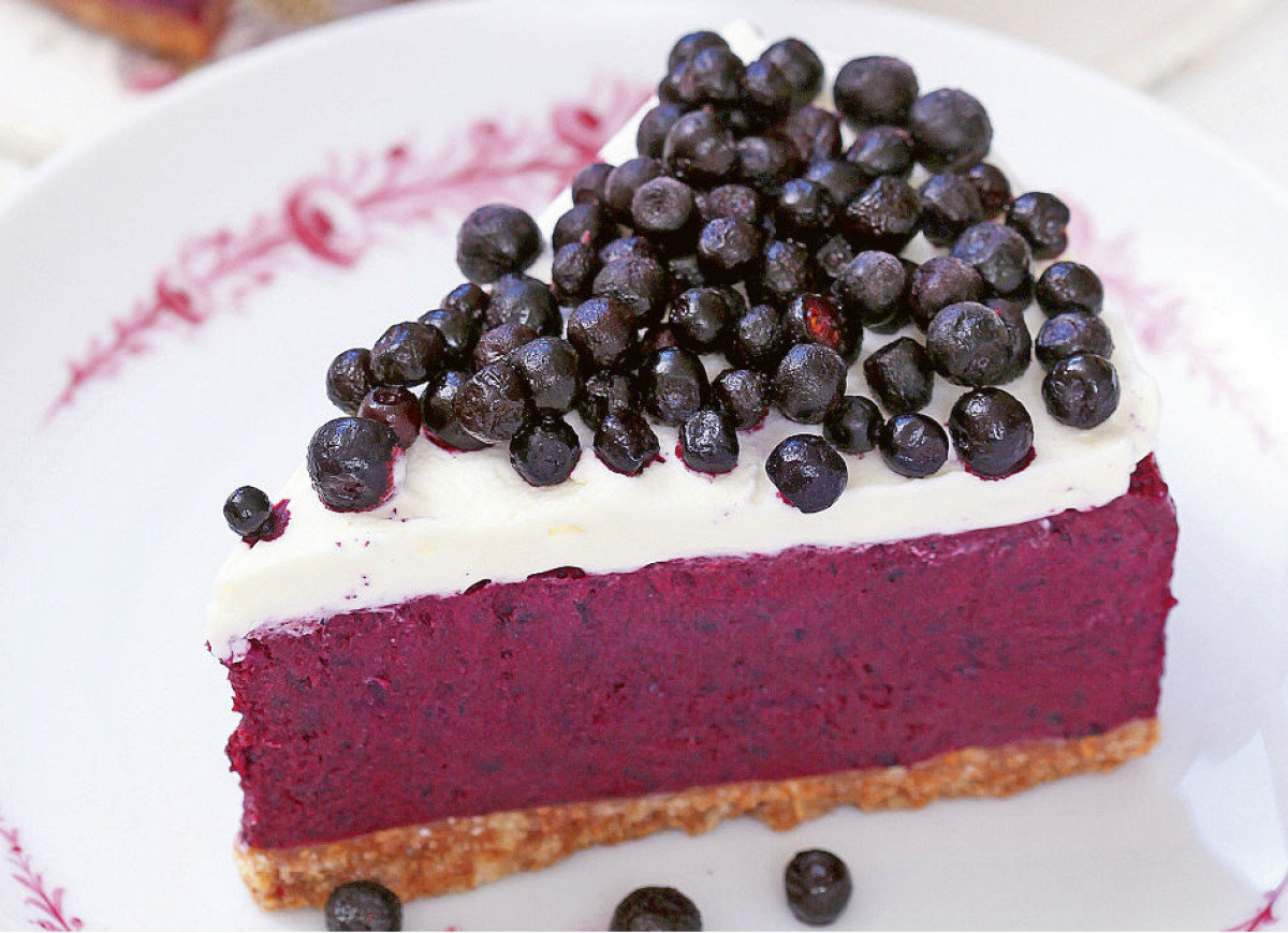 Jogurtowe ciasto z jagodami bez pieczenia