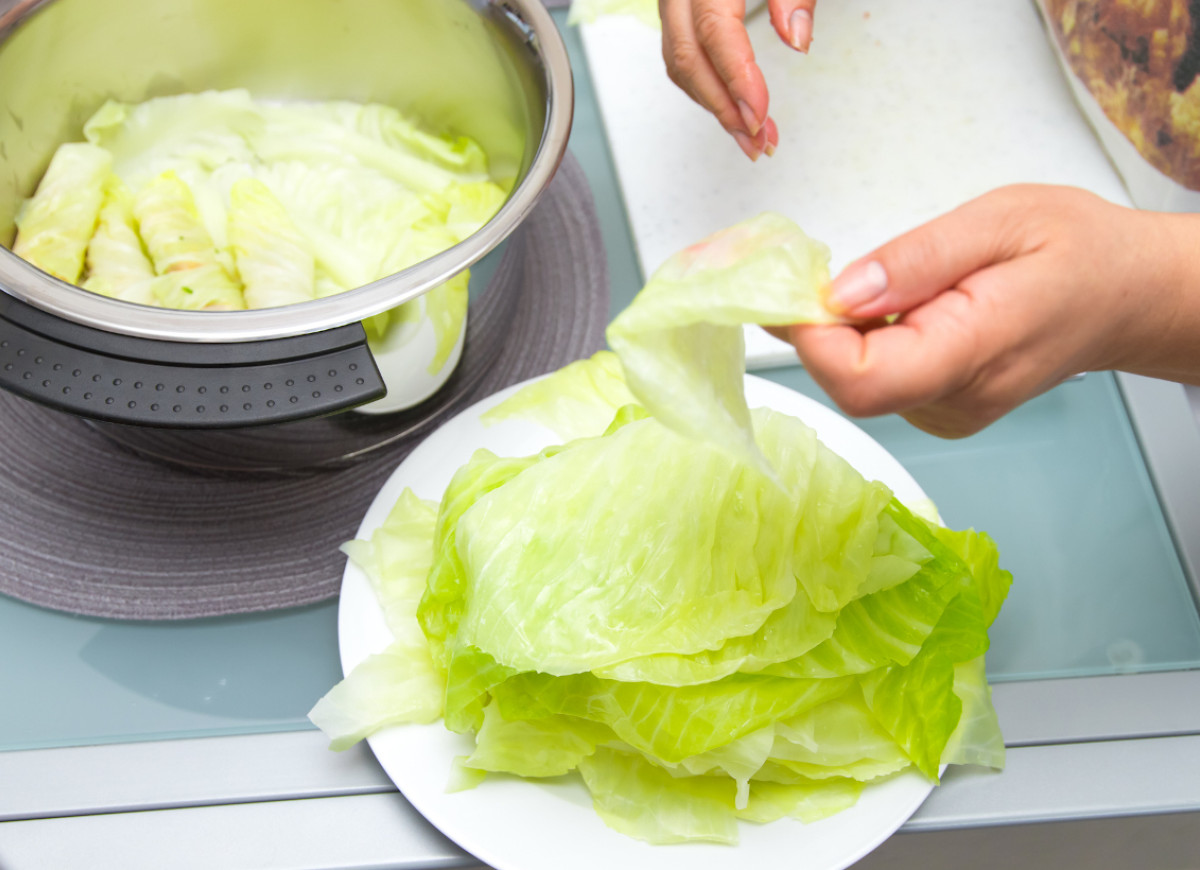 Jak sparzyć kapustę na gołąbki