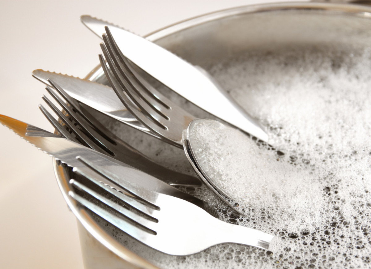 jak wyczyścić sztućce