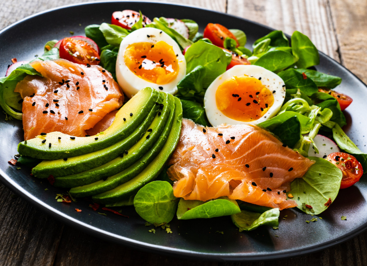 Co pasuje do łososia wędzonego