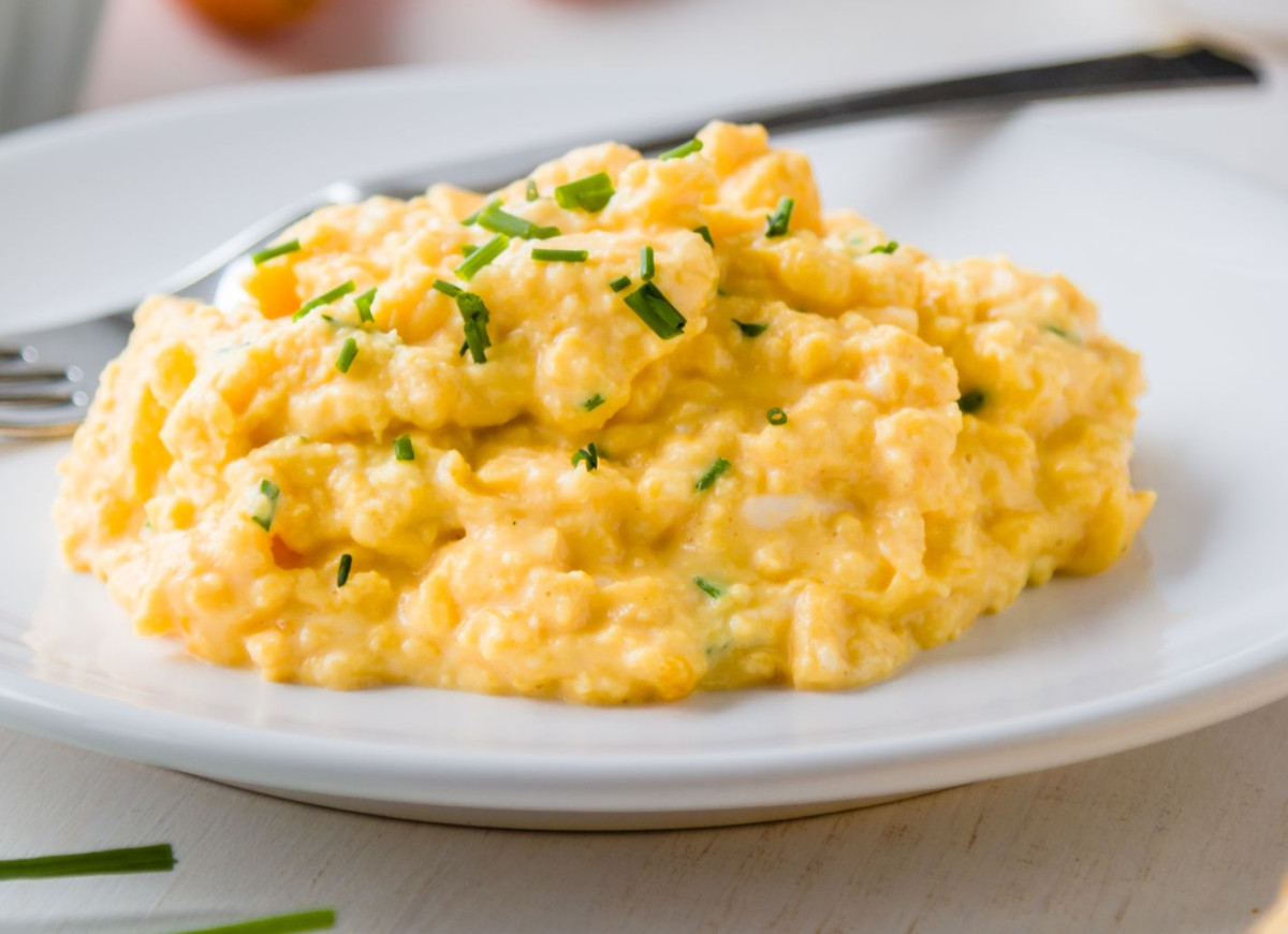 Jajecznica z serem feta