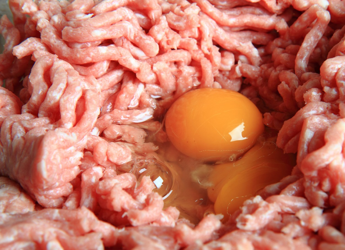 mielone surowe jajko