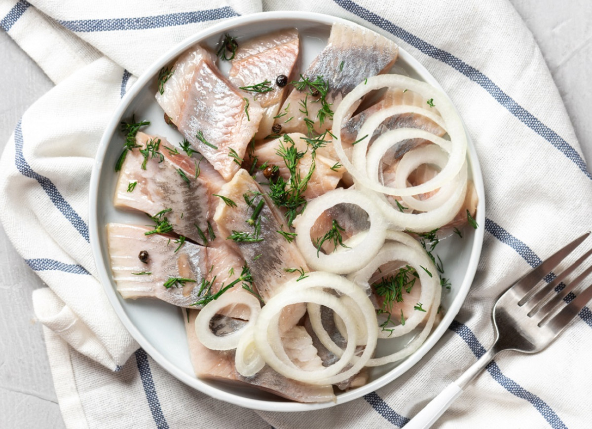 śledzie z cebulką
