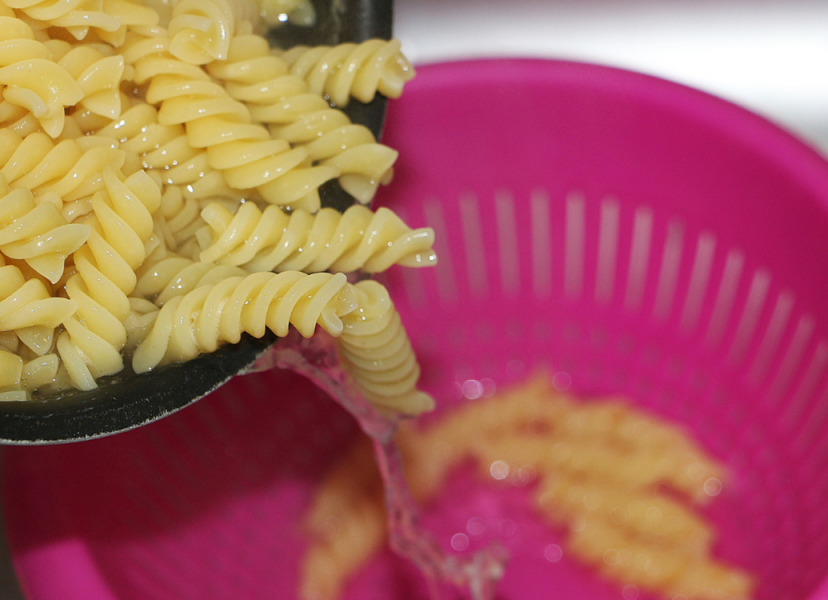 Odcedzanie makaronu