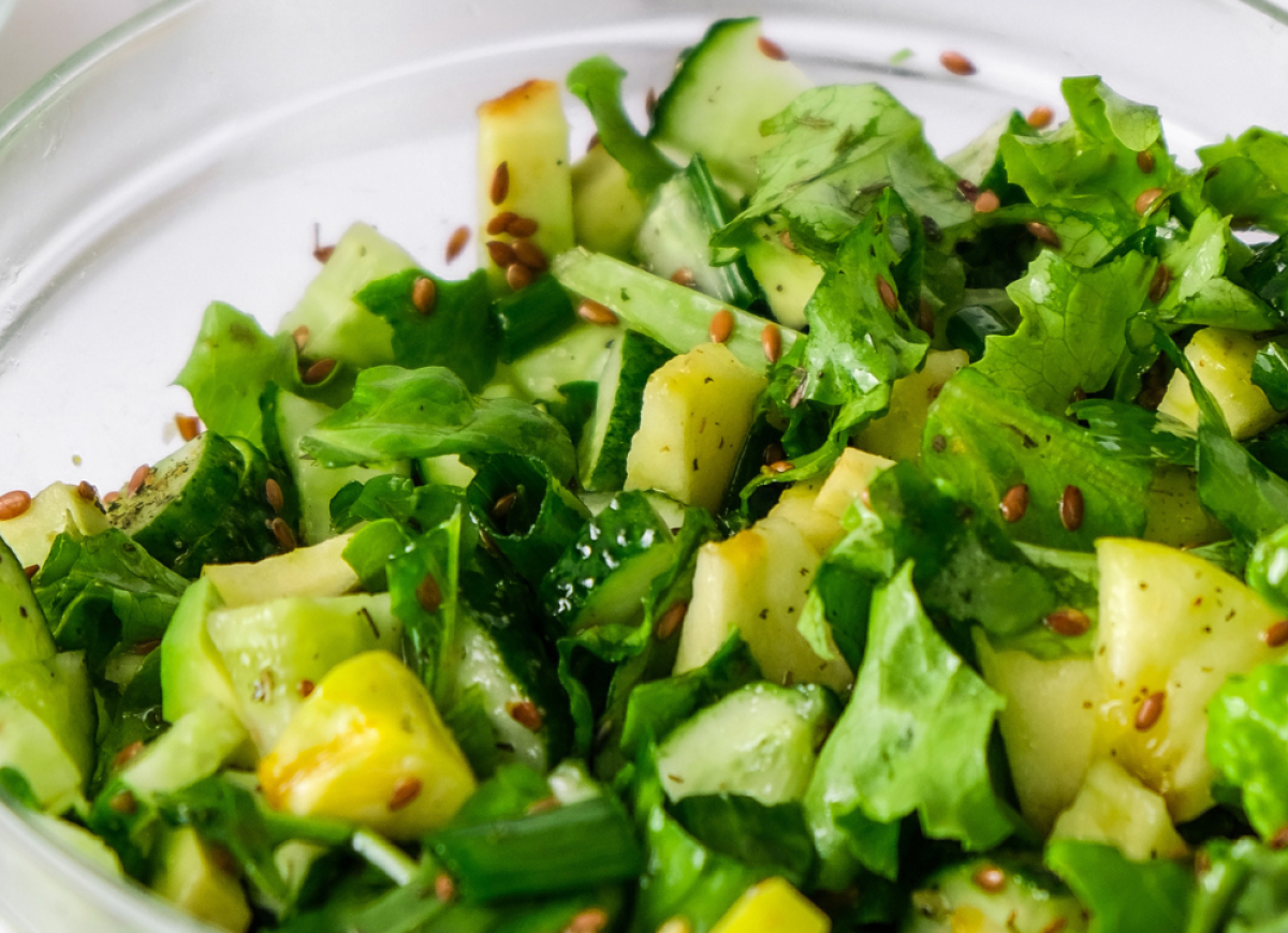 Sałatka z awokado i ogórkiem